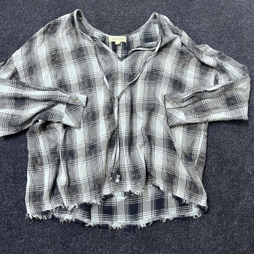 Cloth & Stone Shirt Womens Medium Gray Plaid V Neck Tie Long Sleeve Frayed Hem